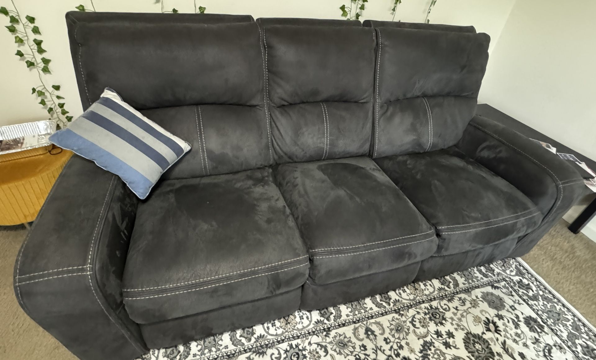 Manual Reclining Sofa Well Maintained 