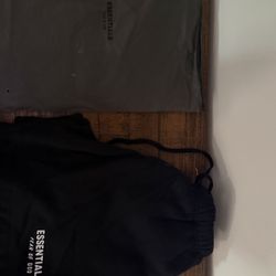 Essentials Shorts Black Small 
