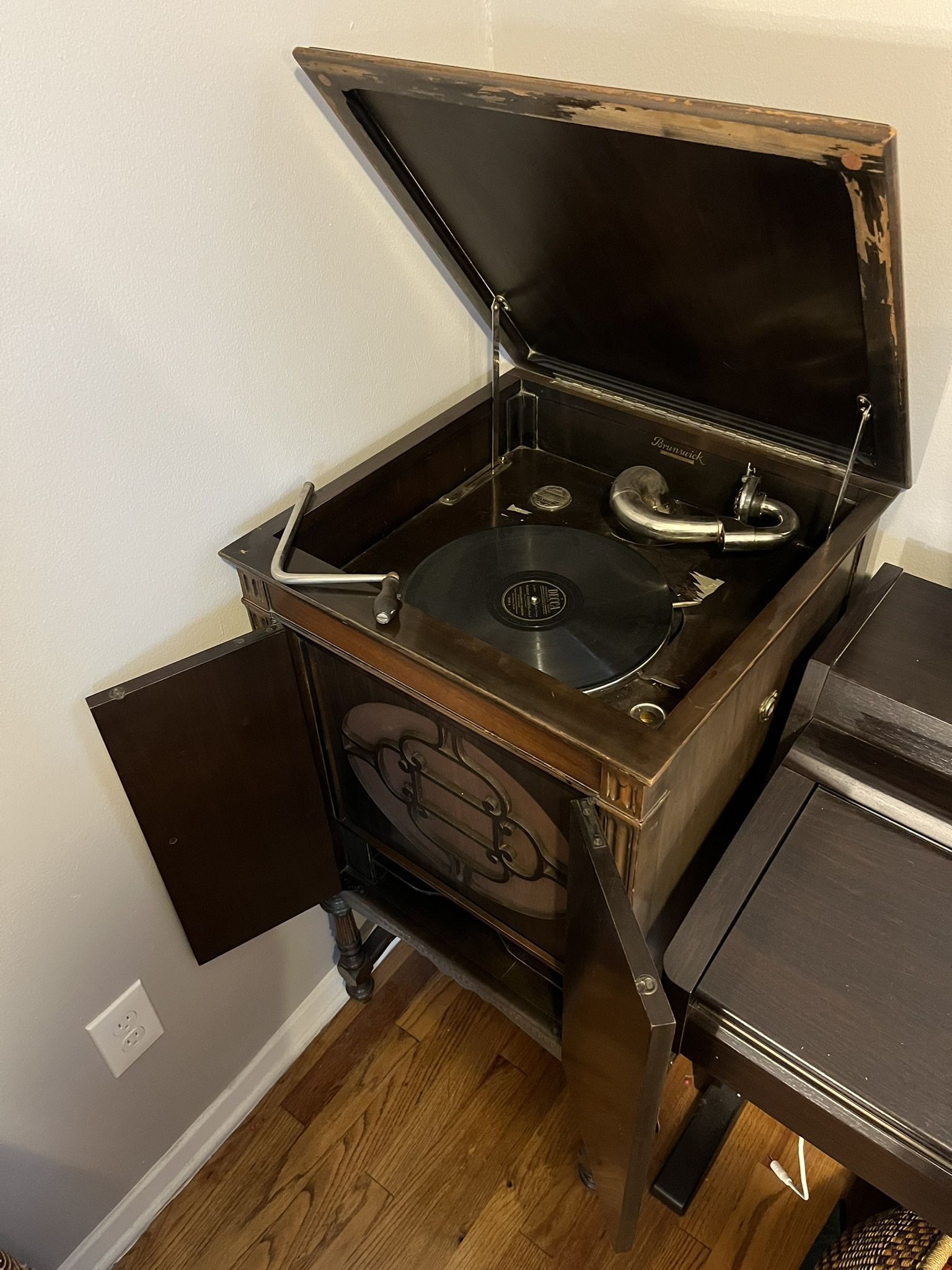 1920s Brunswick Seville 78 rpm Phonograph Cabinet