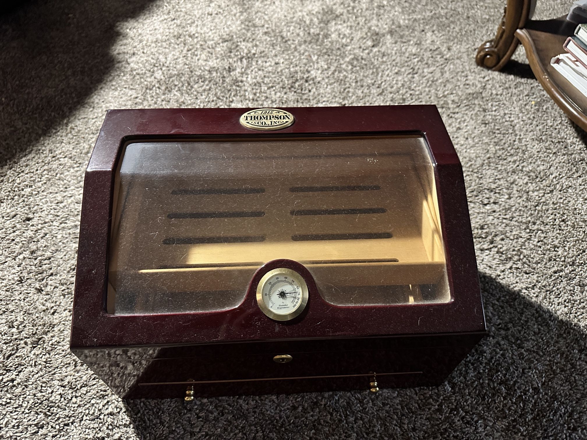 Cigar humidor with moisture thermometer