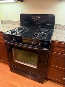 Whirlpool 30” Black Gas Range – Good Condition