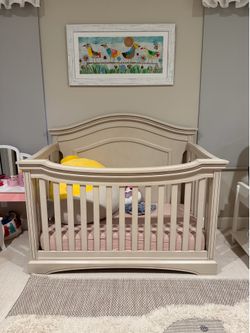 Evolur Julienne Crib, changing table, and Dresser Set