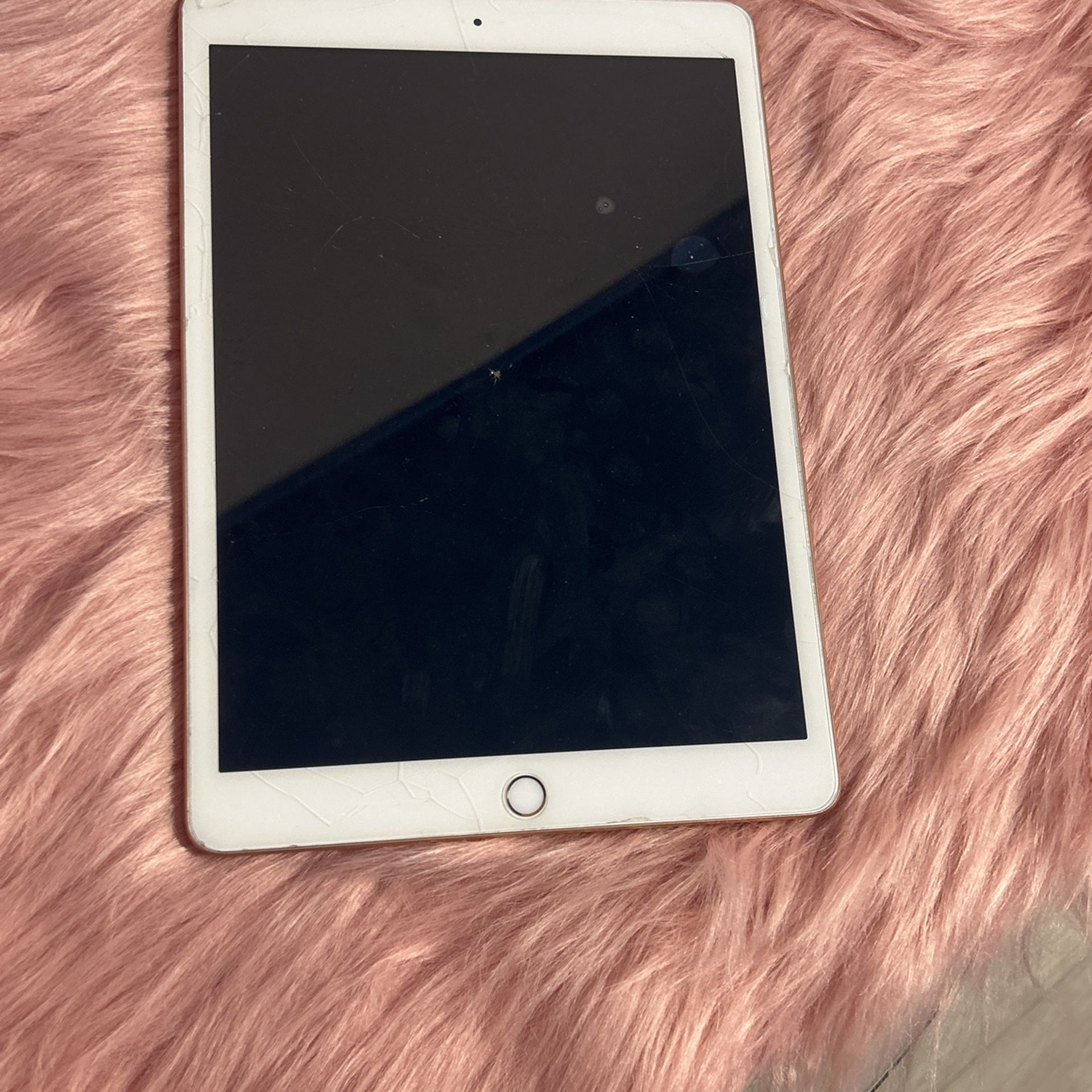 iPad Generation 8, Rose Gold, 32 GB, 10.2 In. Apple Pen Gen 1