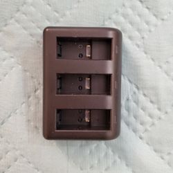 Triple Bay Battery Charger for GoPro CHDHX-501 Hero 5 BC-GP5C USB Micro Cable

   Ig