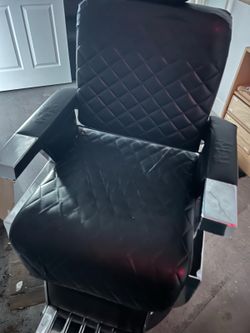 Barber Chair for Sale – Excellent Condition