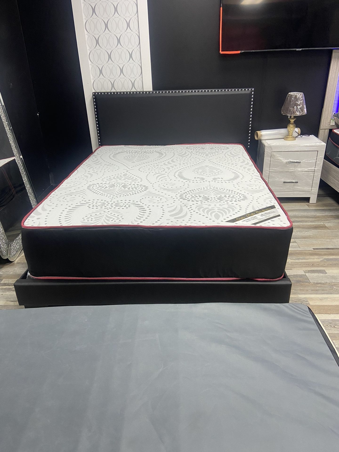 Queen Mattress- Double Sides- Come With Free Box Spring - Free Delivery 🚚 To Reasonable Distance 