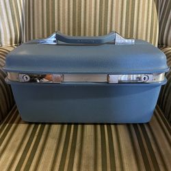 Makeup traveling case