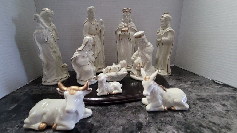 Jc Penny 11 Pc Porcelain Nativity Set