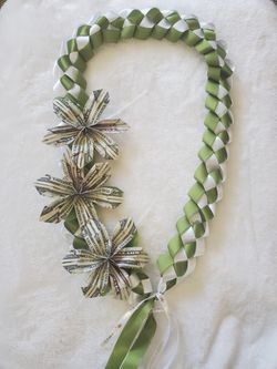 Graduation Ribbon Lei w/cash gift (Unisex)