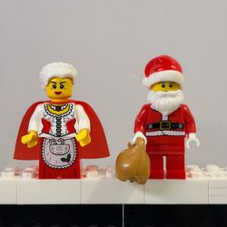 Mr. and Mrs. Santa Claus Christmas 2pc Minifigures LEGO Compatible Holiday Set