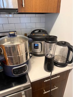 Kitchen Appliance bundle– Air Fryer, Pressure Cooker, Coffee Maker, Blender