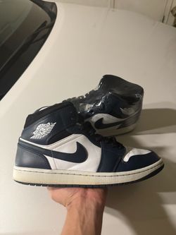 Jordan’s 1 mid armory navy