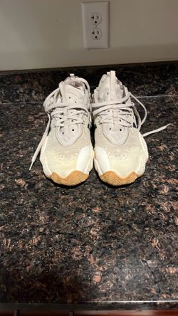 Basketball shoes