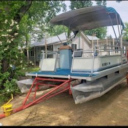 Crest Pontoon 