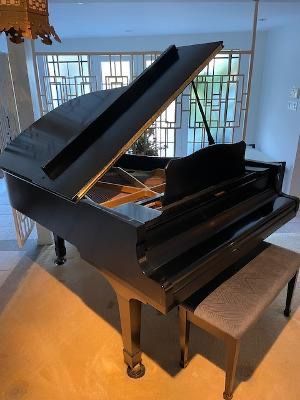 1969 Yamaha baby grand piano