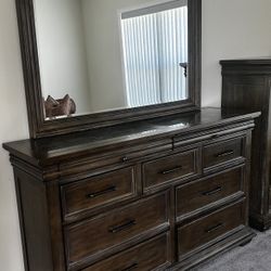 Marble Top Dresser With Mirror