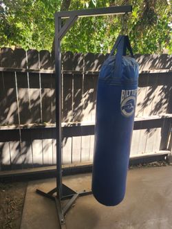 Punching bag whith stand