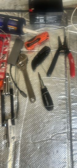 Varias herramientas nuevas unas nada más usadas 2 veces