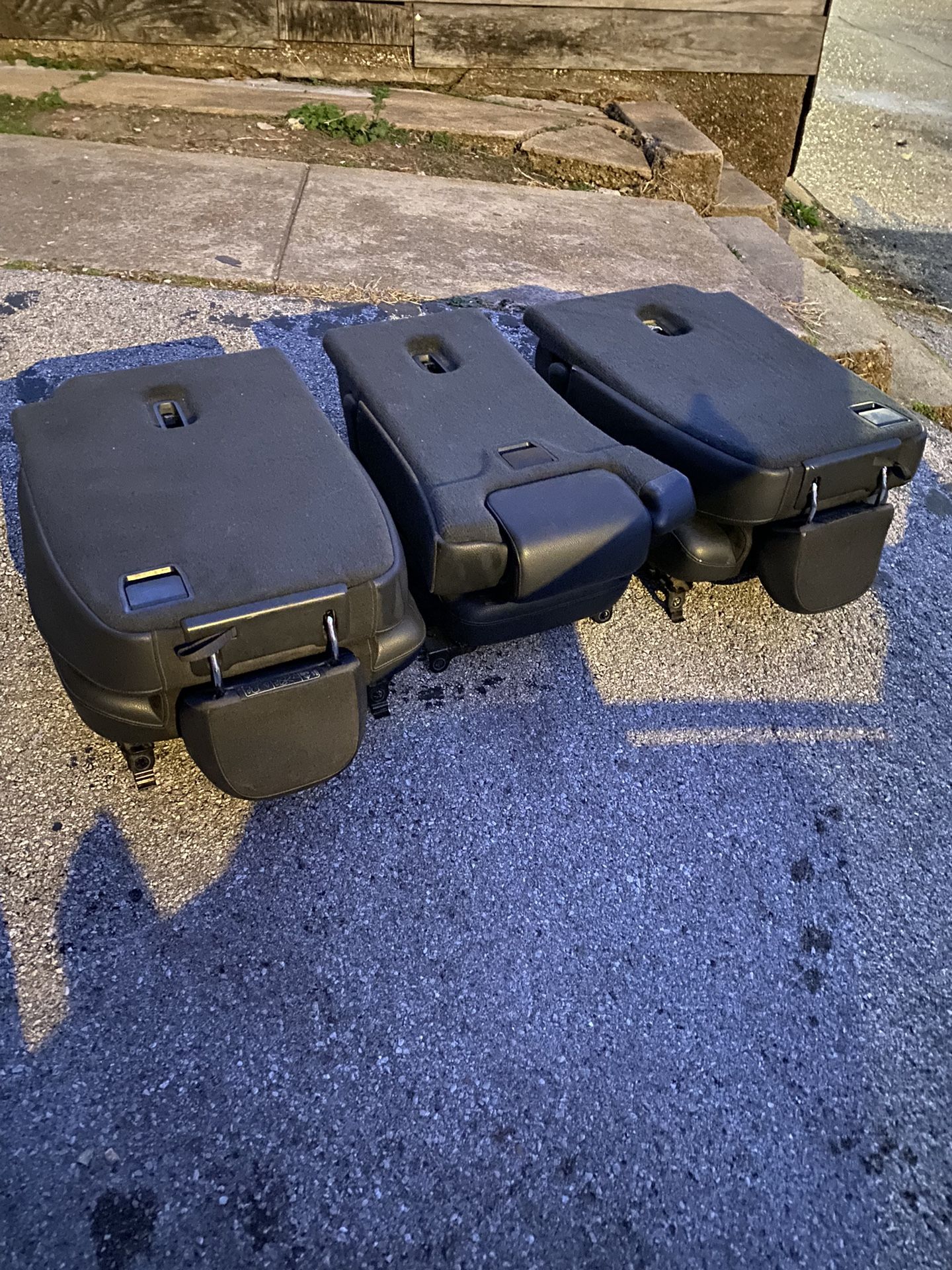 Volvo XC90 2nd Row Seats (2007 Model)