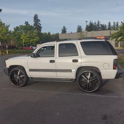 2004 Chevy Tahoe On 28,S  3500 Ferm  