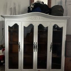 China Cabinet / Curio Cabinet