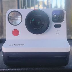 Polaroid Now+ Gen2 (Plus B&W Film Cartridge)