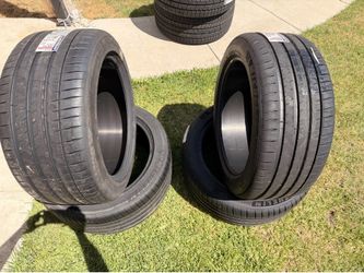 MICHELIN PILOT SPORT.  Front 275/45 R21. Rear 315/40 R21