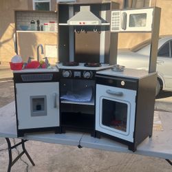 Kid Kraft Ultimate Corner Play Kitchen