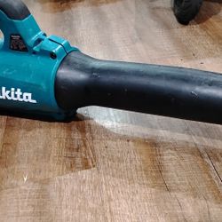 Makita XBU03 LXT 18V lithium brushless leaf blower