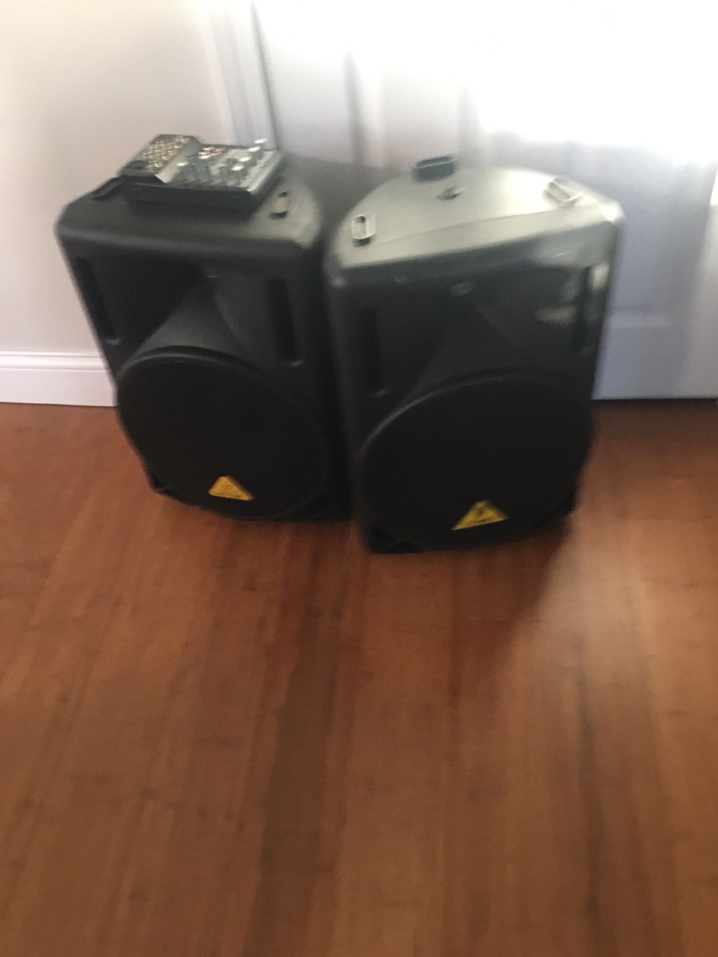 2 BERINGER Power Speakers 12 Inches