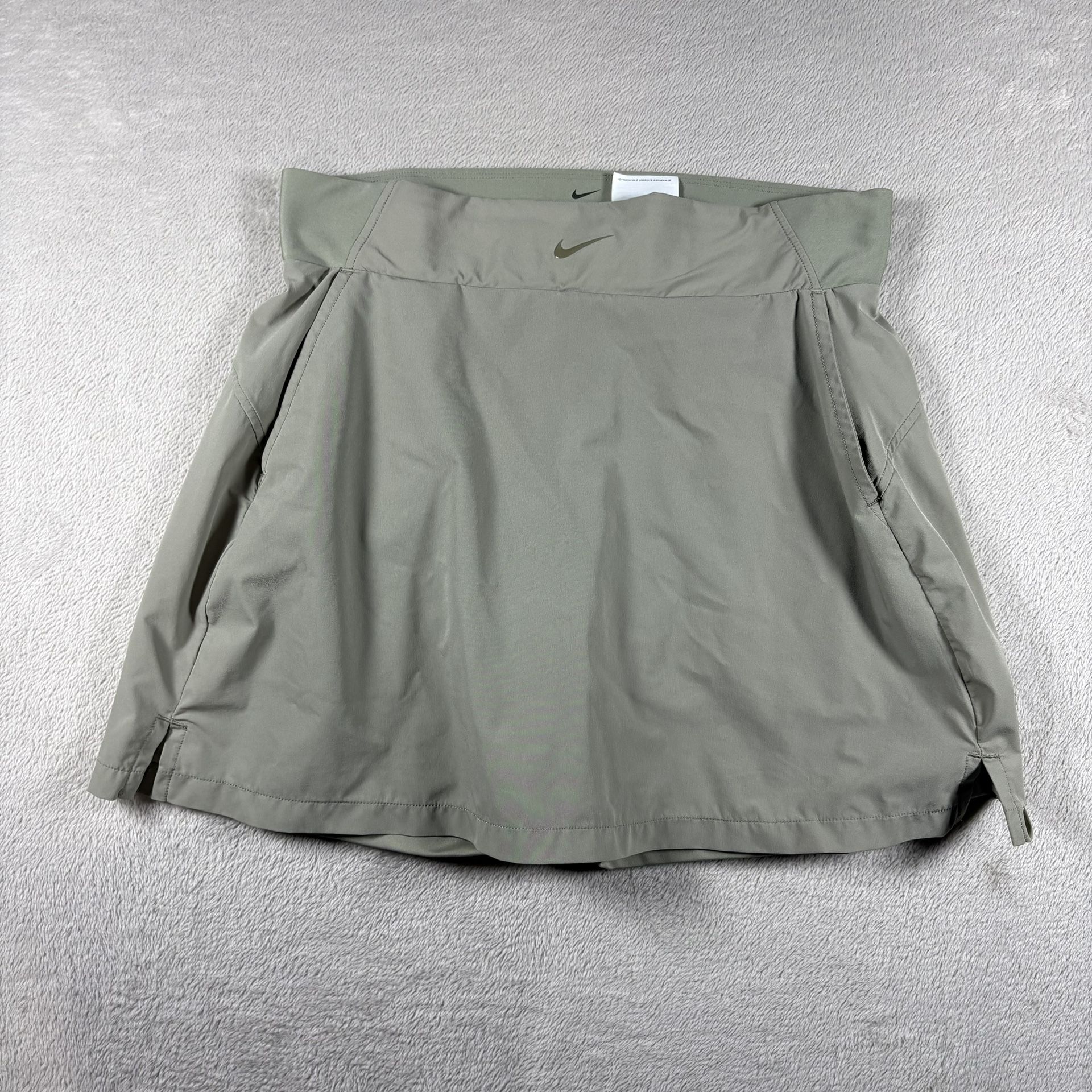 Nike Dri-Fit Bliss Lux Training Skort Women ‘s M Gray Tennis Pickleball #2391