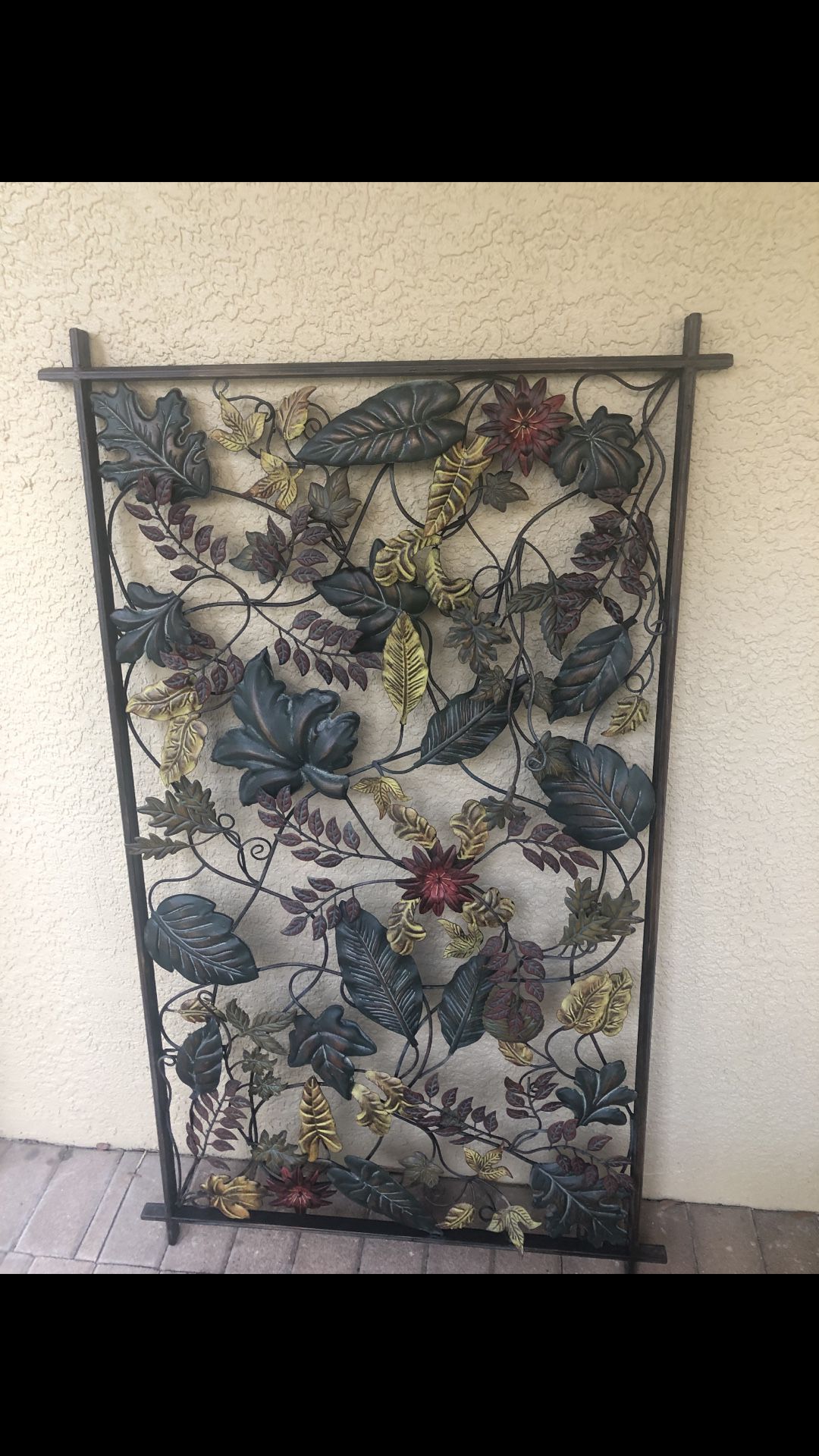 Large metal wall hanging. 51x31 inches