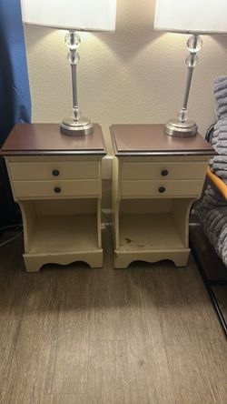 2 nightstands