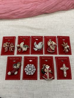 Holiday Lane Brooch’s