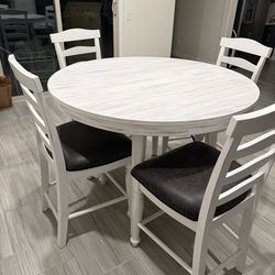 5 piece dining set- new