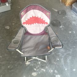 Child outside for the chair shark