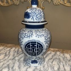 Large  Vintage Bombay Ginger Jars Blue And White Dragons 16.5”H Stunning Piece