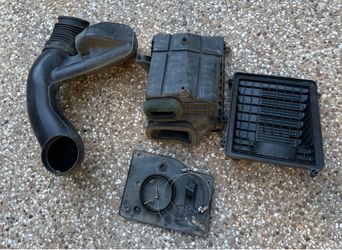 1(contact info removed) Silverado Sierra Yukon Tahoe Suburban Air Cleaner Box w/ Outlet Tube
