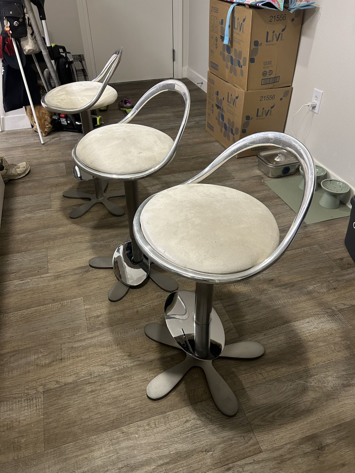 3 Adjustable Stools