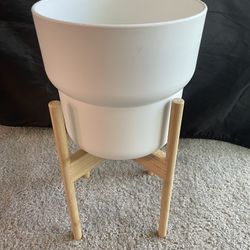 Plant Pot With Wooden Stand