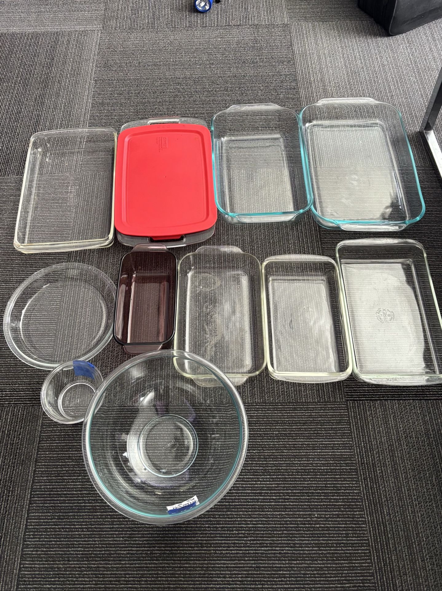 Pyrex assorted cookware