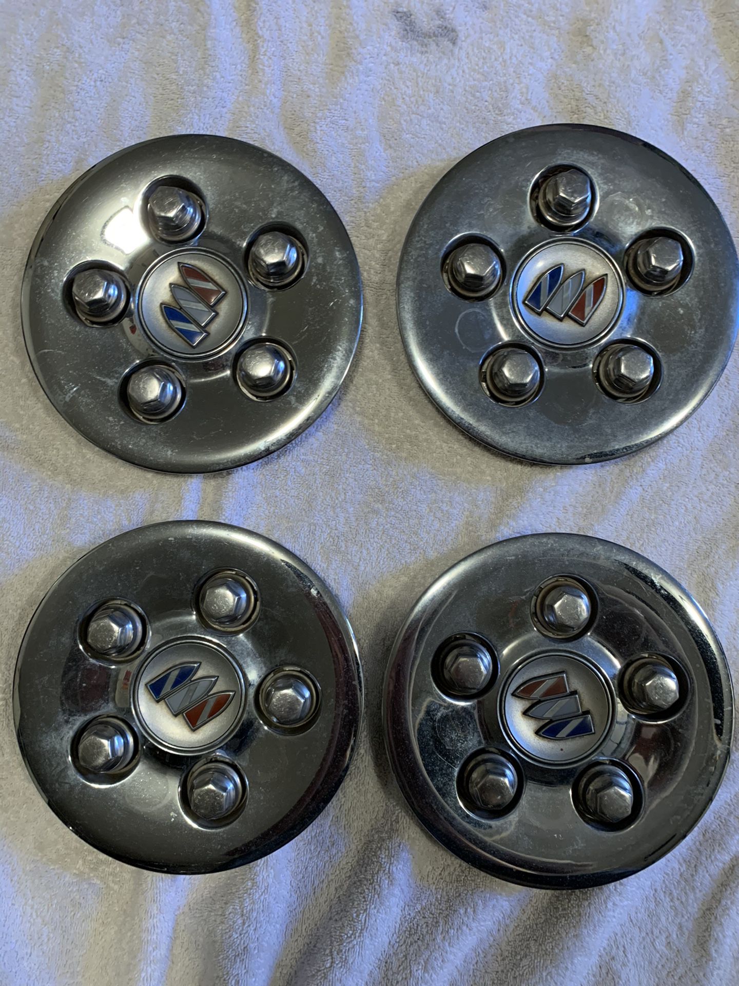 Buick park Avenue wheel center caps