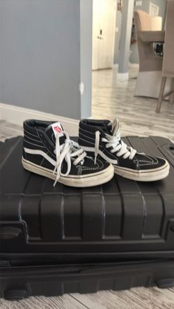Tennis shoes