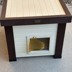 New Age Pet ECOFLEX Outdoor Cat House Shelter