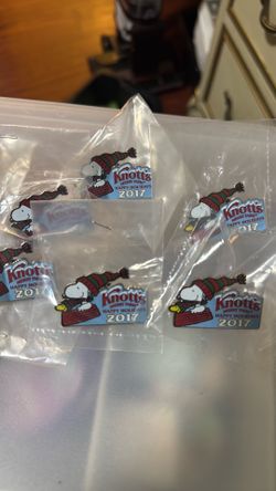 Knott’s Merry Farm Snoopy and Woodstock Pin