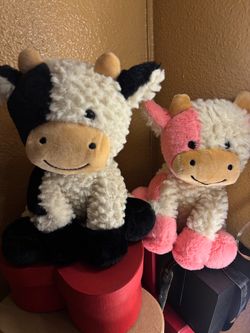 Cow plushie