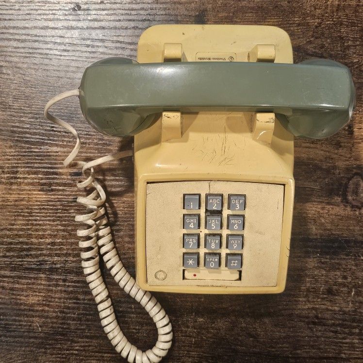 Vintage Western Electric 2500 TouchTone  Desk Phone