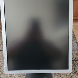  HP E241i 24” IPS Monitor – 1920x1200 – DVI / VGA / DisplayPort