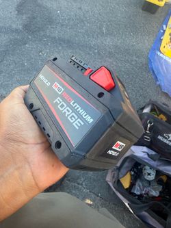 Milwaukee M18 18V Lithium-Ion REDLITHIUM FORGE HD 12.0 Ah Battery Pack