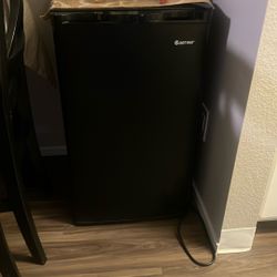 Mini Fridge 